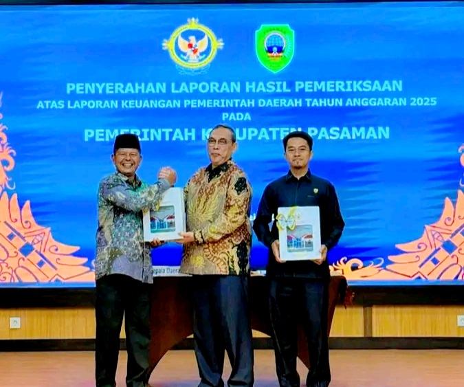 Bupati Pasaman, Welly Suhery dan Ketua DPRD Pasaman, Nelfri Asfandi
